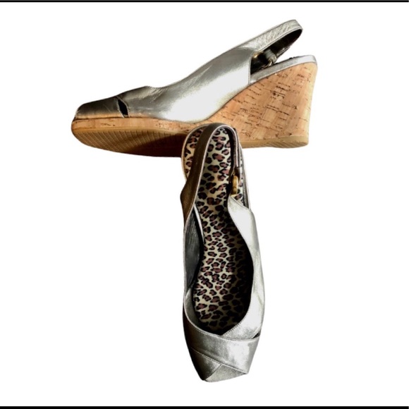 Stuart Weitzman Gold Peep Toe Cork Wedges sz 8M - Picture 1 of 9